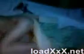 Проворный поц заснял на видео спящую голую телку